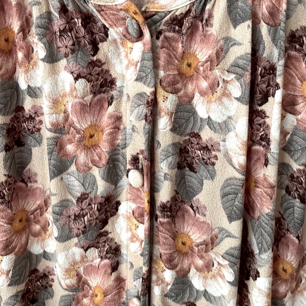 Aritzia Wilfred Sensibility floral blouse button up shirt. Size medium. - Picture 4 of 6